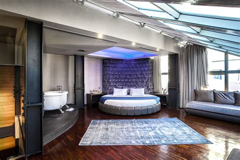 Diamond Suites .